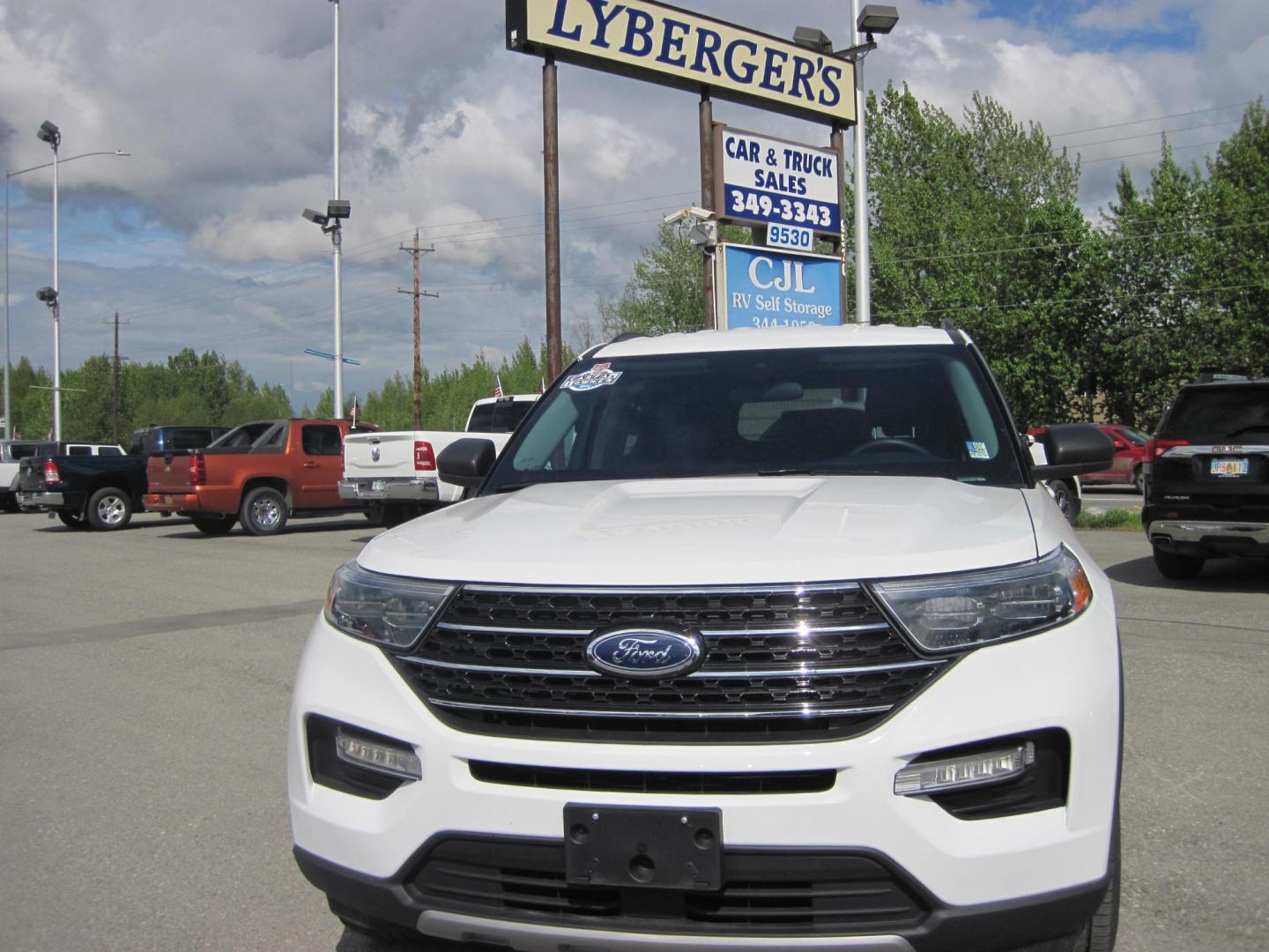 2023 white /black Ford Explorer XLT (1FMSK8DH5PG) , automatic transmission, located at 9530 Old Seward Highway, Anchorage, AK, 99515, (907) 349-3343, 61.134140, -149.865570 - Photo#1